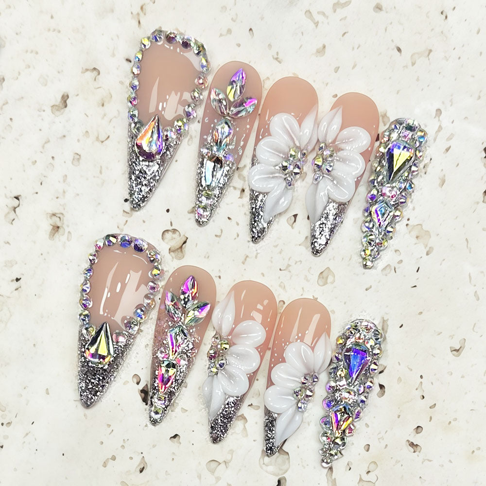 Luxe Glittering Press-On Nail Art