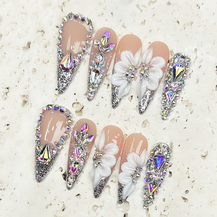 Luxe Glittering Press-On Nail Art