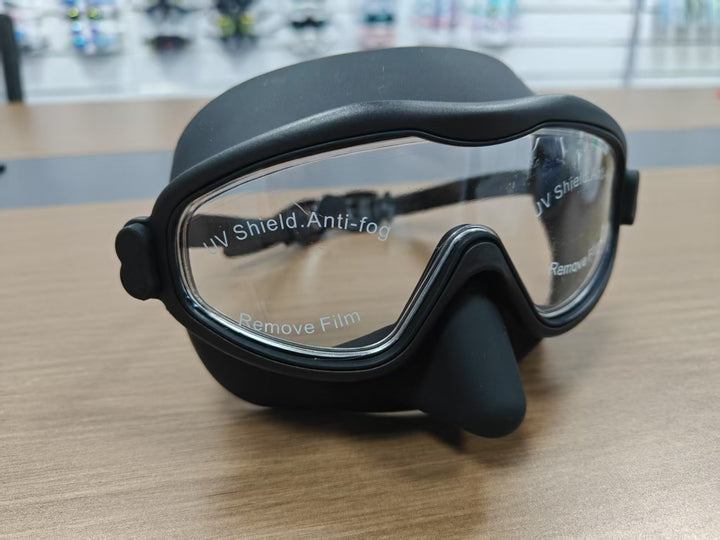 Swimming mask with adjustable comfort and clear field of vision Stornfield