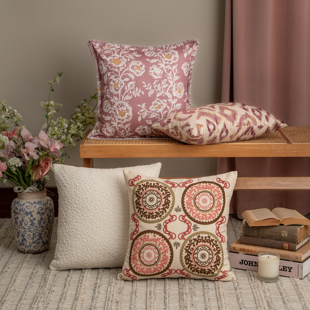 Rectangular decorative pillowcase made of jacquard with ornamental ikat look