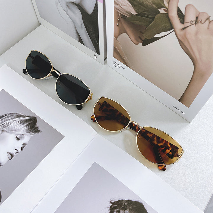Fashionable Cat-Eye Sunglasses with Golden Frame Stornfield