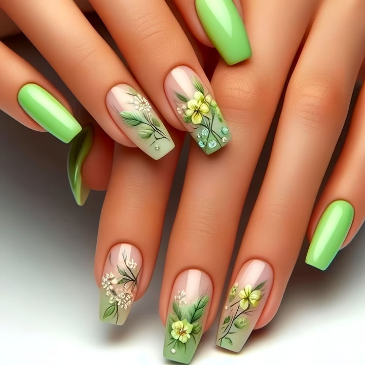 Floral Art Press-On Nail Design Stornfield