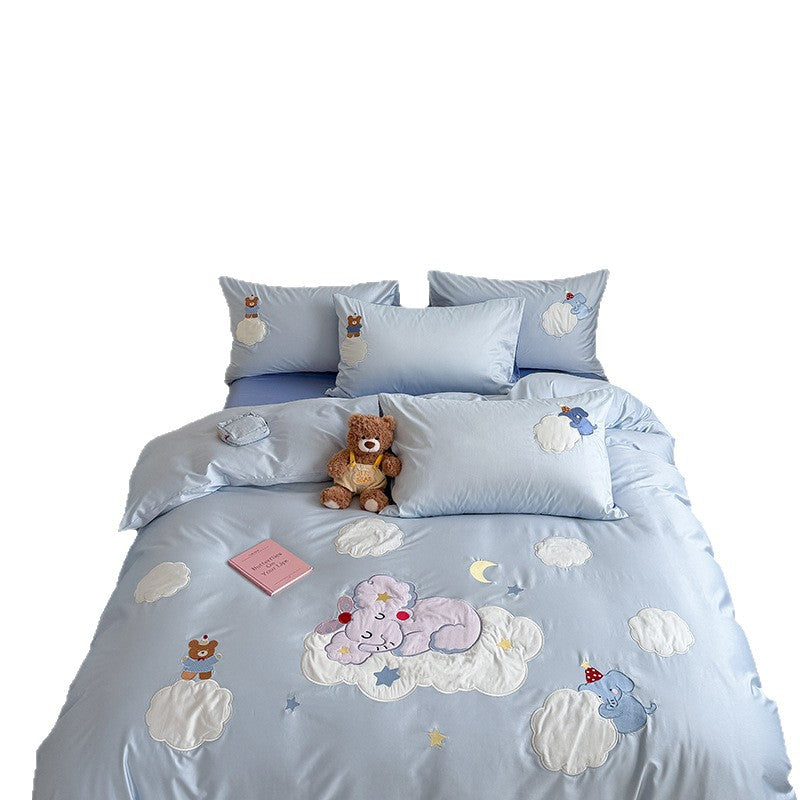 Children's bedding set with applied plush toy applications made from soft cotton satin