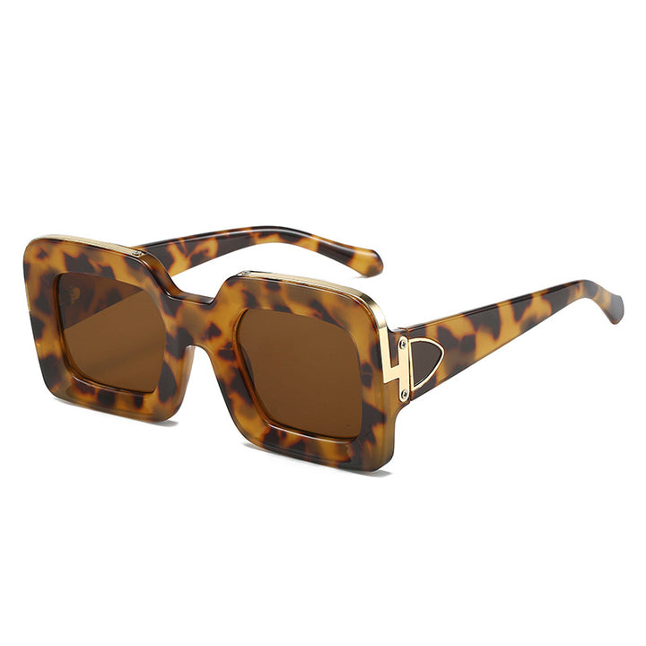 Women square sunglasses with luxurious design and golden accents Stornfield