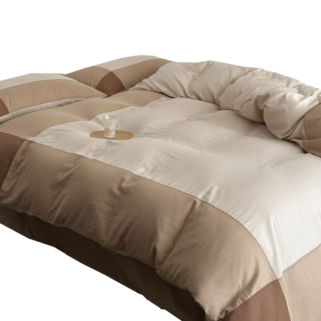 Duvet cover and pillowcase set made of cotton satin with quilted patchwork look and extra soft touch
