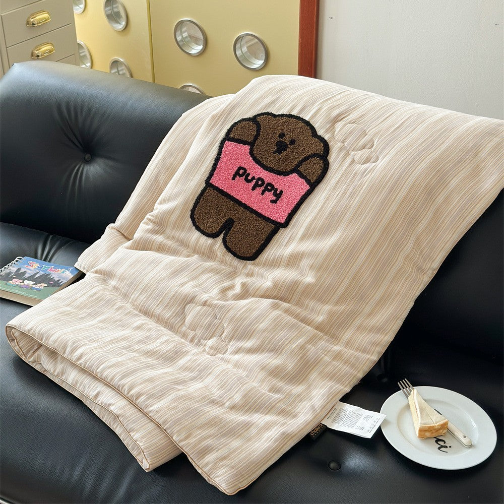 Children's cuddle blanket quilted with 3D teddy appliqué and muslin surface