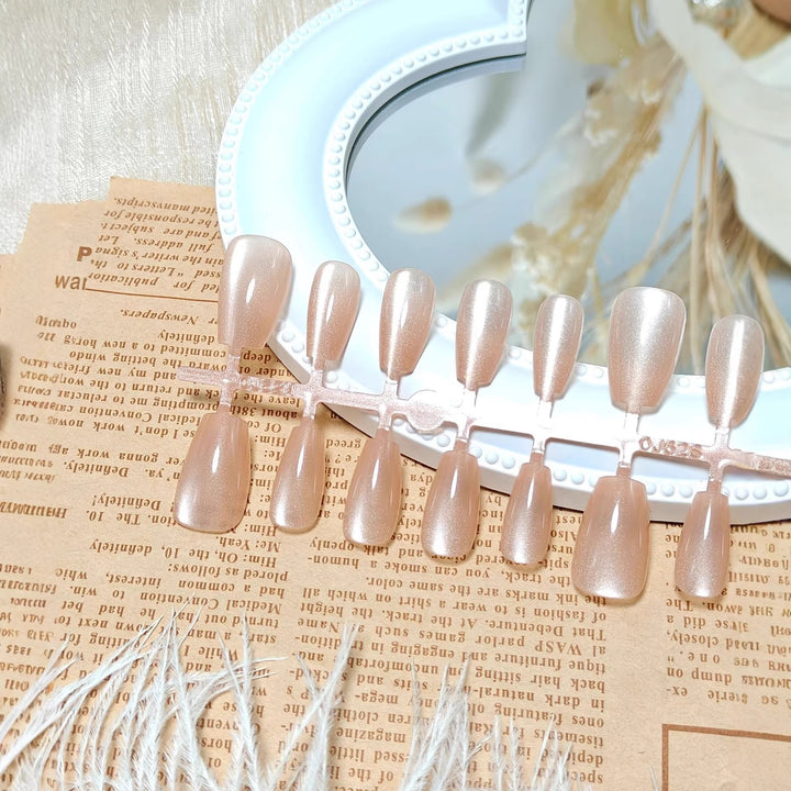 Artificial nails in the elegant nail art set Stornfield