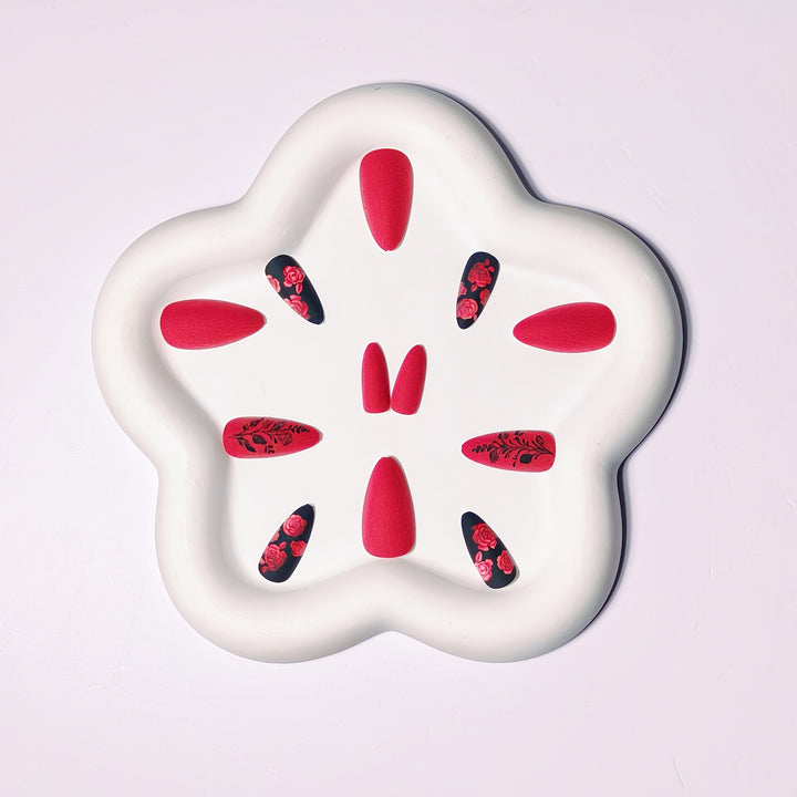 Artificial nails with elegant rose design Stornfield