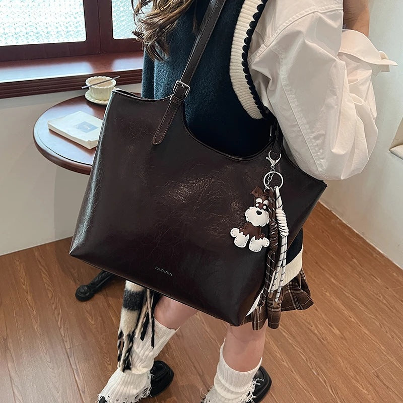 Luxurious Textured Leather Tote Stornfield