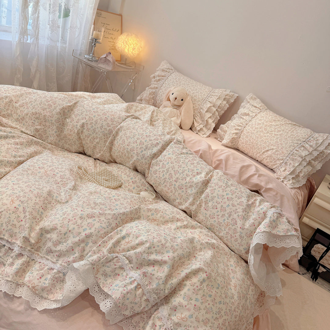 Romantic bedding set with lace ruffle, frills and fine rose stripe