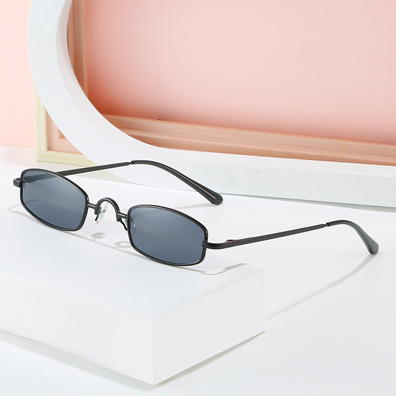 Women's fashionable sunglasses in futuristic design Stornfield