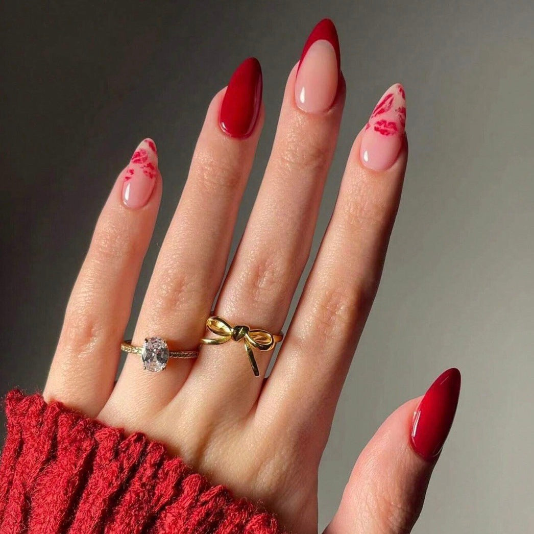 Artificial nail set with elegant kiss motif and glamorous finish Stornfield