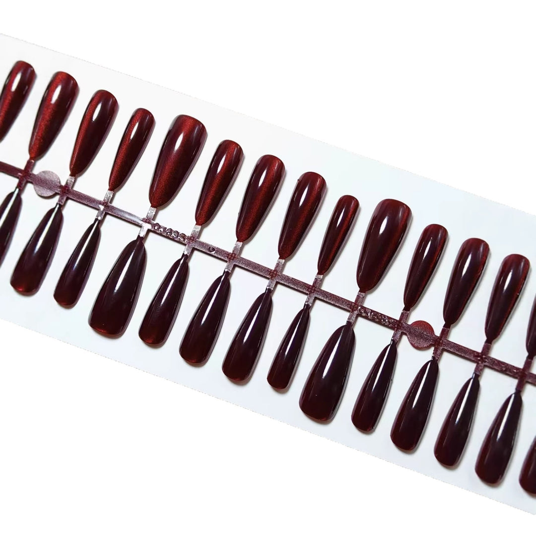 Artificial nails in elegant drop design Stornfield