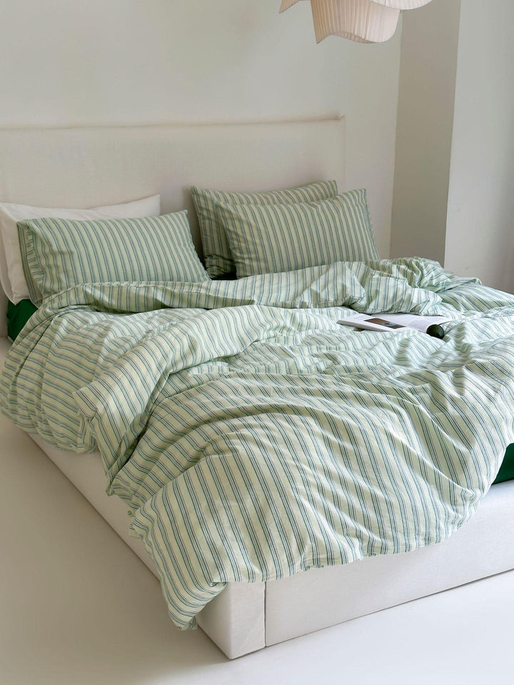 Duvet cover set made of cotton percale with fine pinstripe