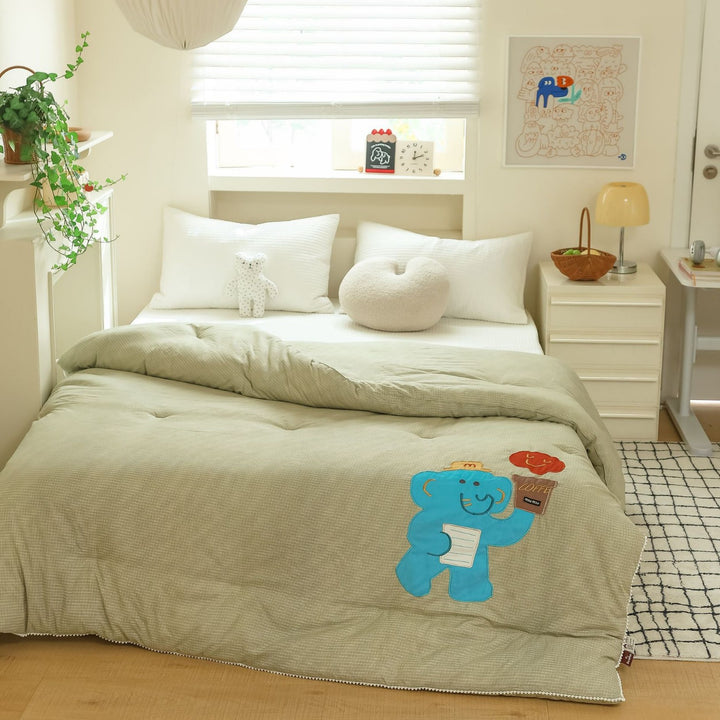 Oversized Cotton Sateen Channel-Quilted Comforter with Playful Cat Appliqué