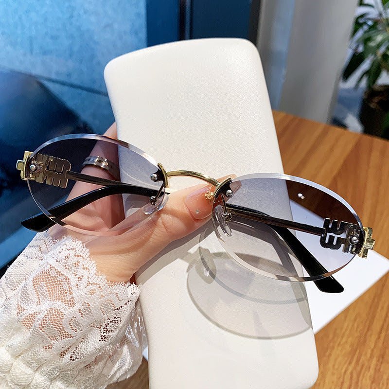 Ladies fashionable sunglasses in elegant oval design Stornfield