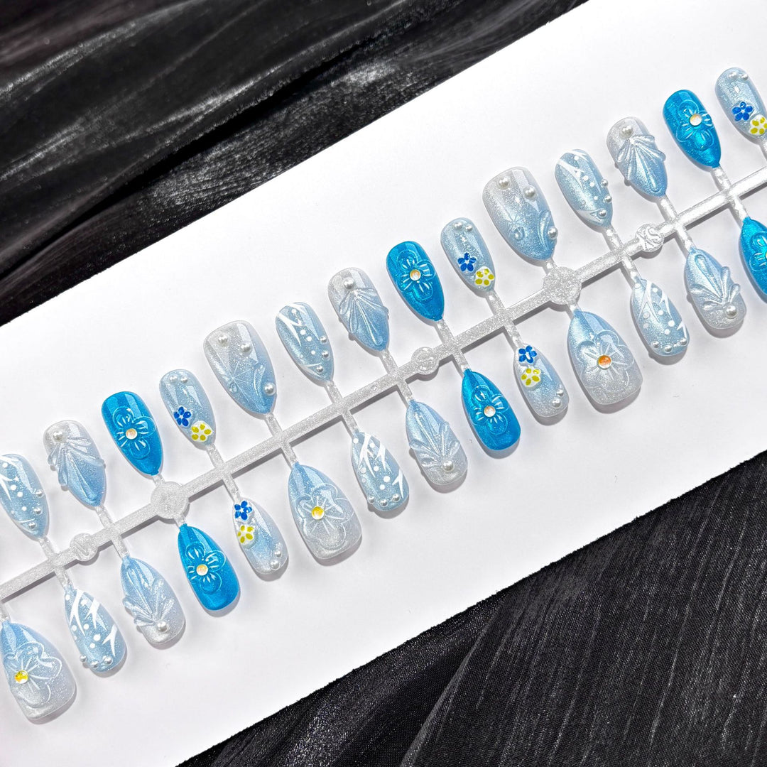 Vibrant Floral Design Press-On Nail Set