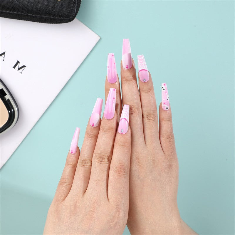 Artificial nails in a modern and elegant design Stornfield