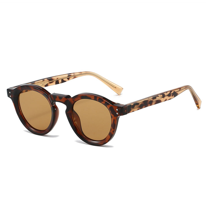 Ladies fashionable sunglasses in a stylish round design by Stornfield