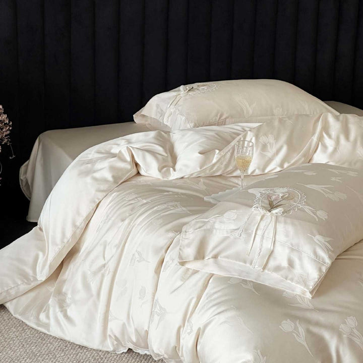Embroidered Satin-Feel Duvet Cover Bedding Set with Scalloped Lace Edge and Pillow Shams