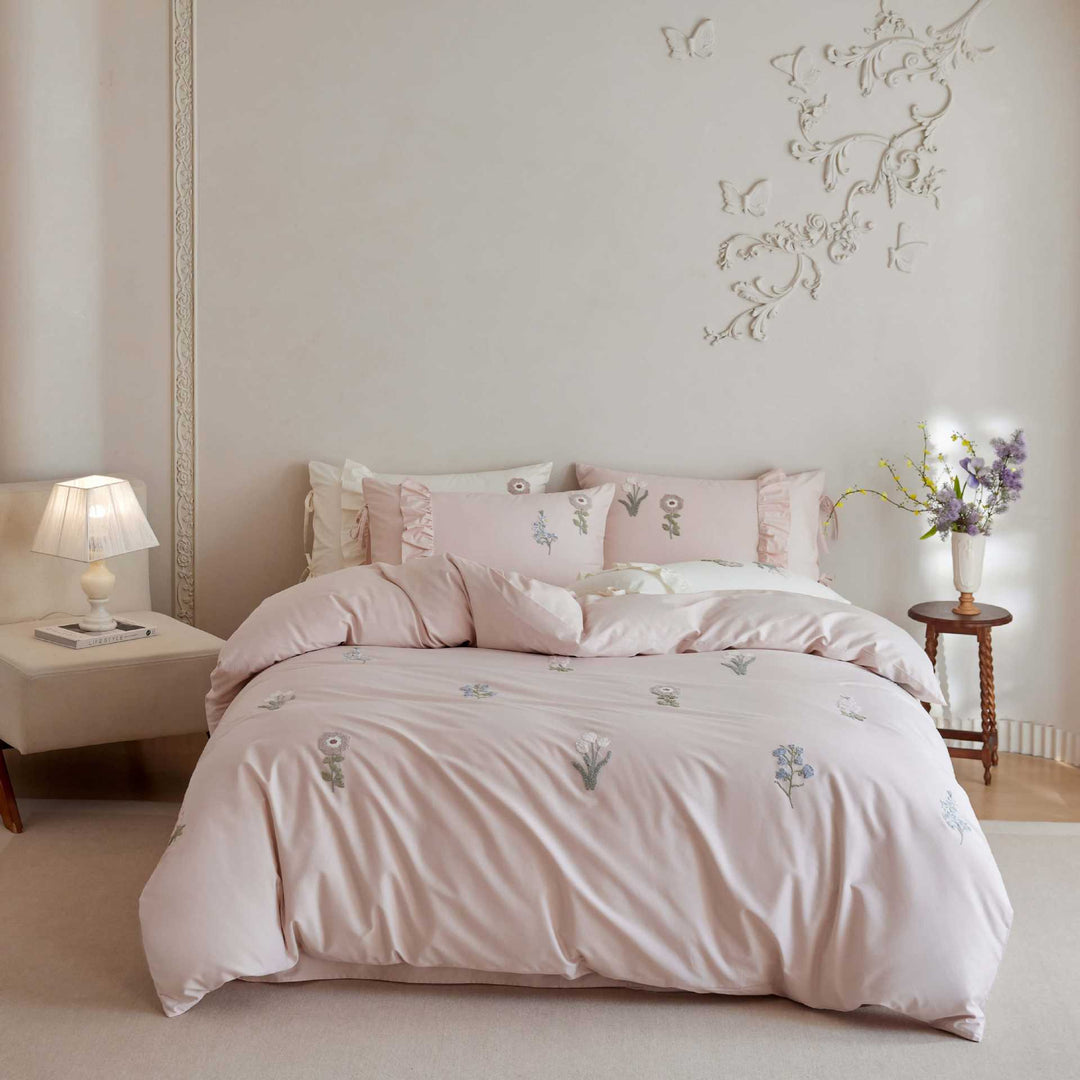 Cotton satin duvet cover set with embroidered wildflowers and decorative ruffle