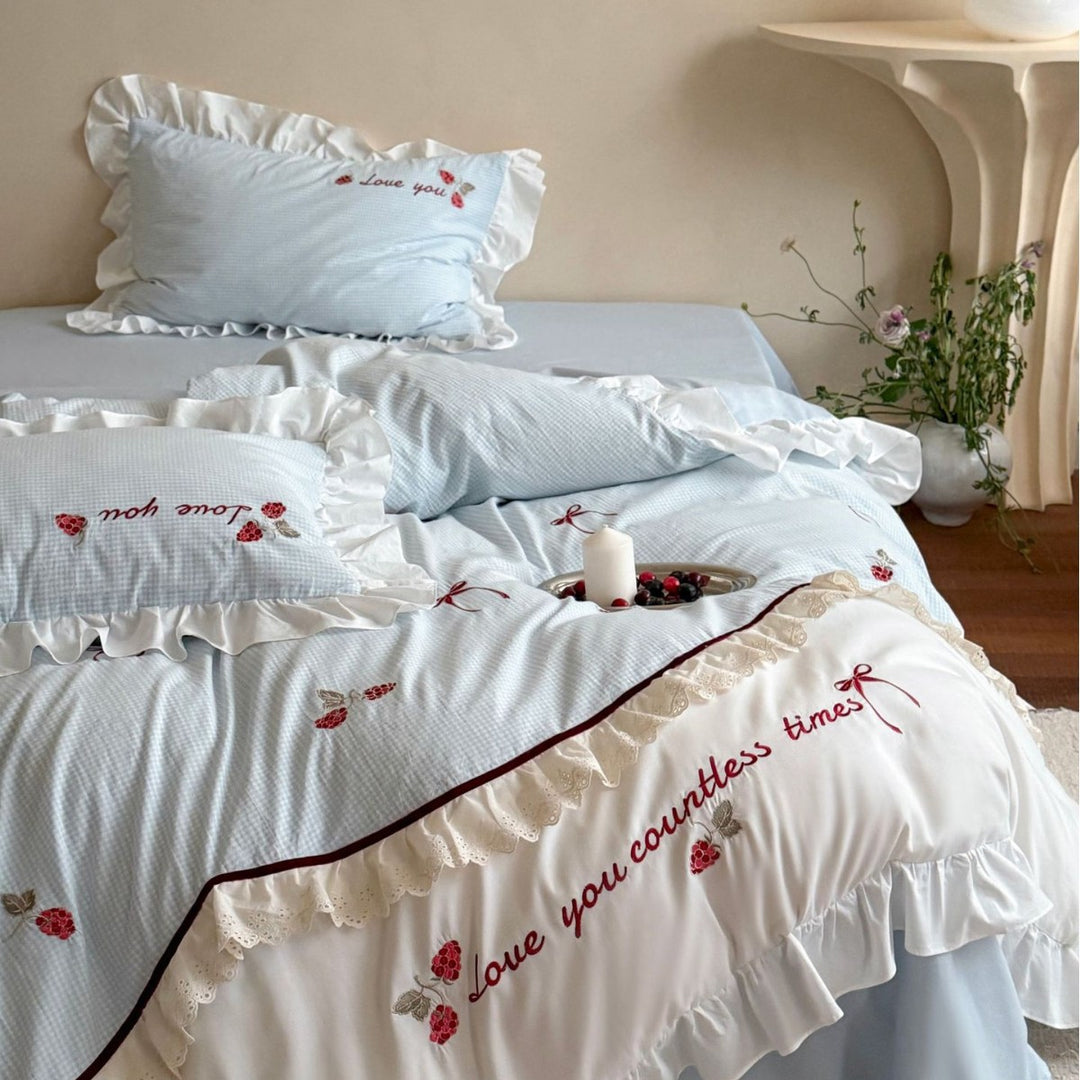 Bedding set made of breathable cotton blend with ruffle and flower bow embroidery