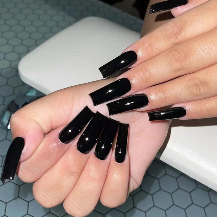 Artificial nail set with high-gloss, elegant tips Stornfield