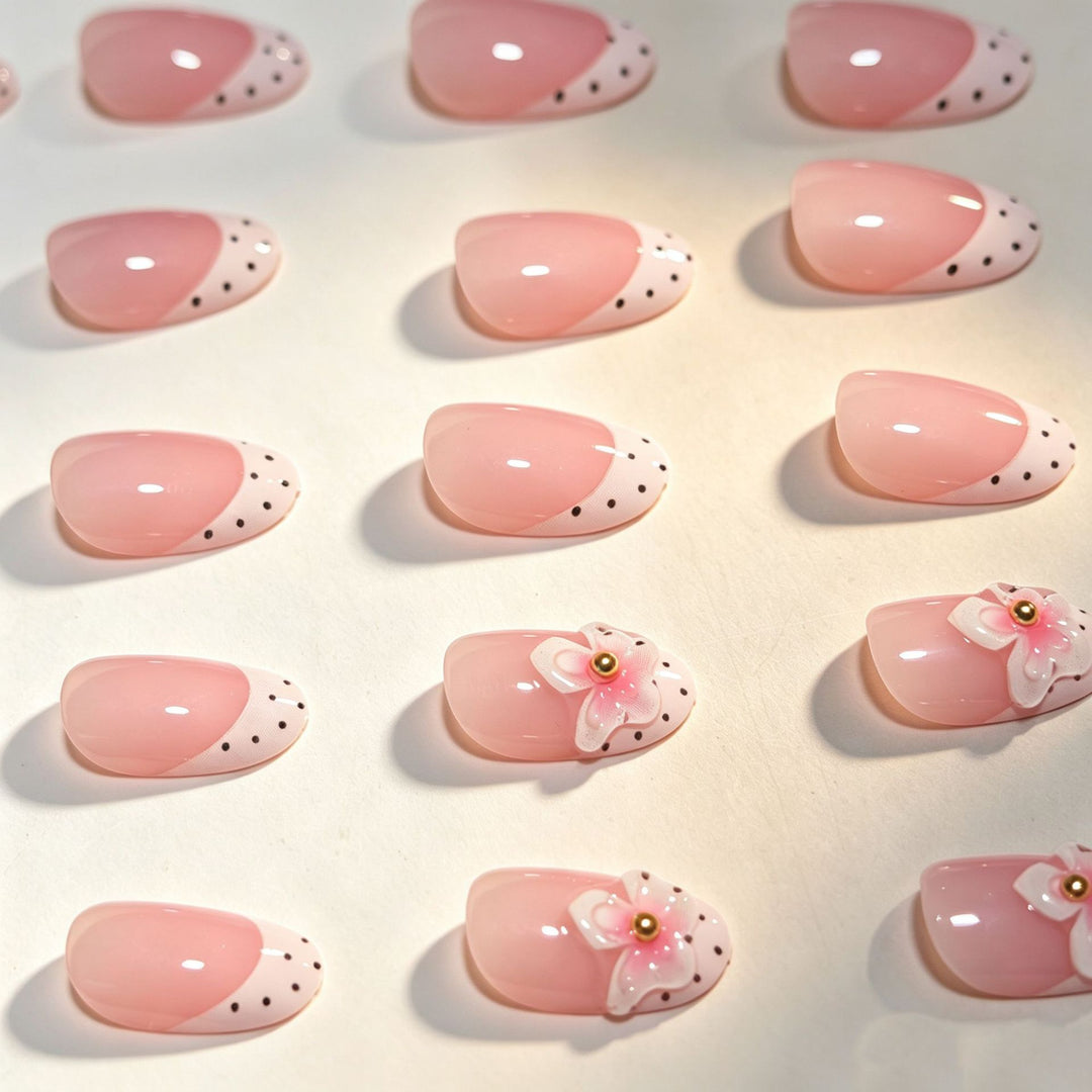 Floral Detailing Press-On Nail Art Stornfield