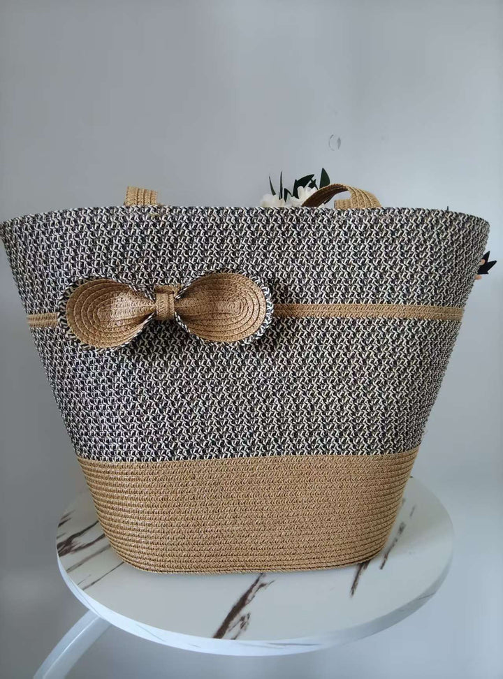 Elegant straw bag with decorative bow closure Stornfield