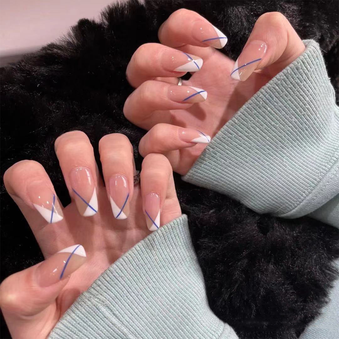 Elegant and Fashionable Nail Art Stornfield