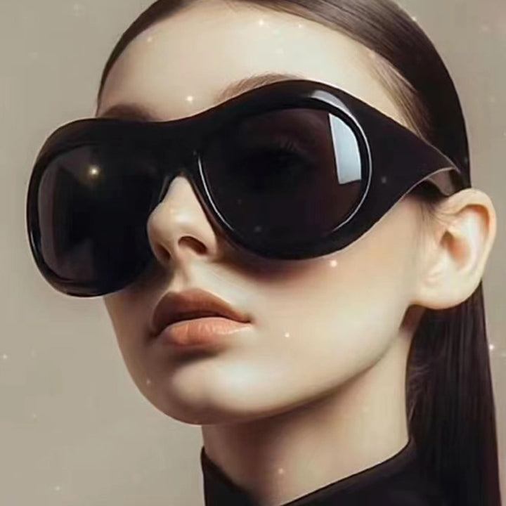 Ladies retro-inspired sunglasses with oversized frame and protective lenses Stornfield