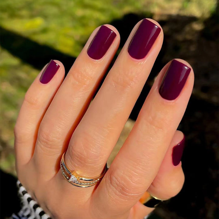 Elegant Nail Art with Gloss Finish Stornfield