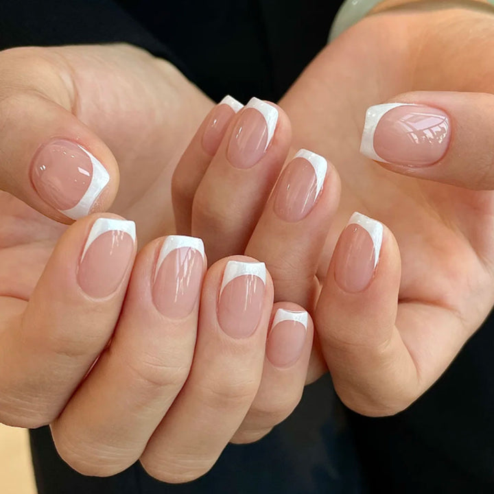Elegant Nail Art with Black-White Contrast Stornfield