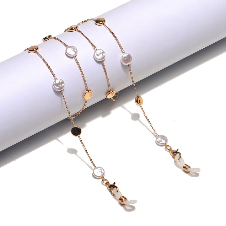 Elegant Heart-Shaped Pearl Chain Eyewear Holder Stornfield
