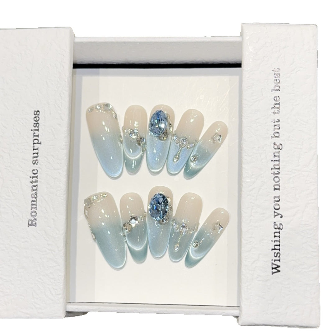 Nail set with Romantic Design and Glitter Elements Stornfield