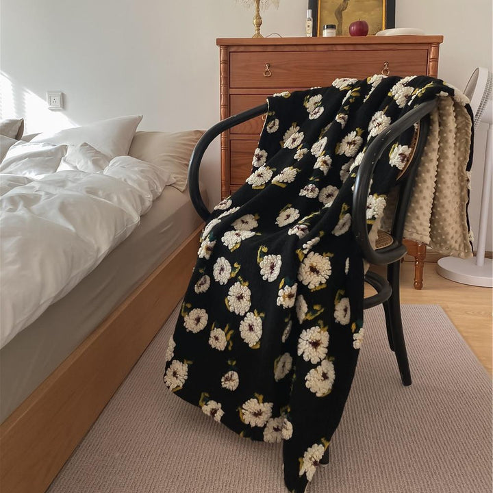 Cuddly blanket with floral bouclé surface and minky reversible fleece