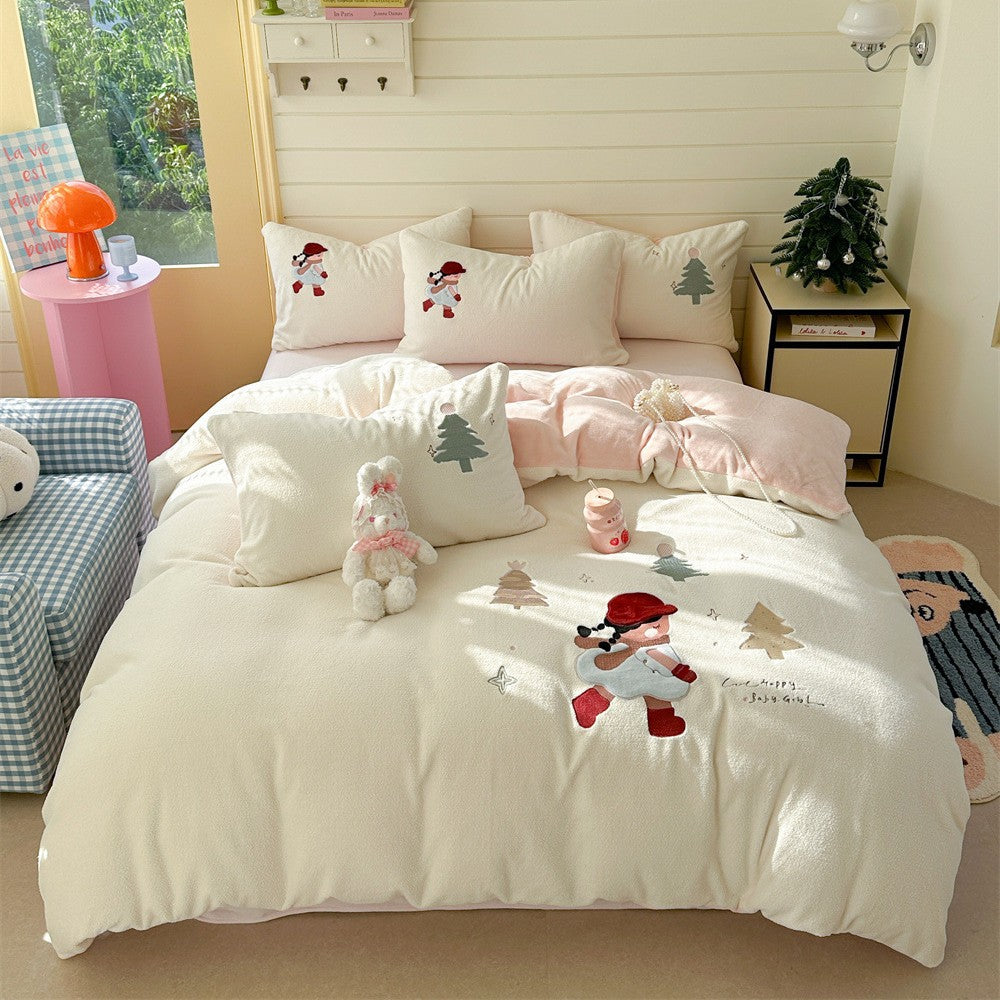 Children's bedding set with cozy fleece surface, embroidered figures and pillowcases