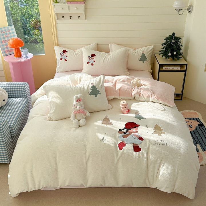 Children's bedding set with cozy fleece surface, embroidered figures and pillowcases