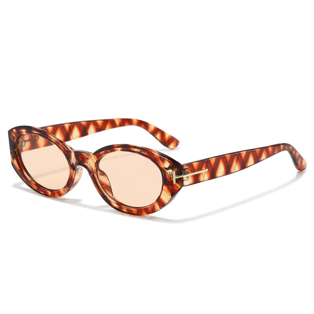 Chic Cat-Eye Sunglasses with Retro Tortoiseshell Frame Stornfield