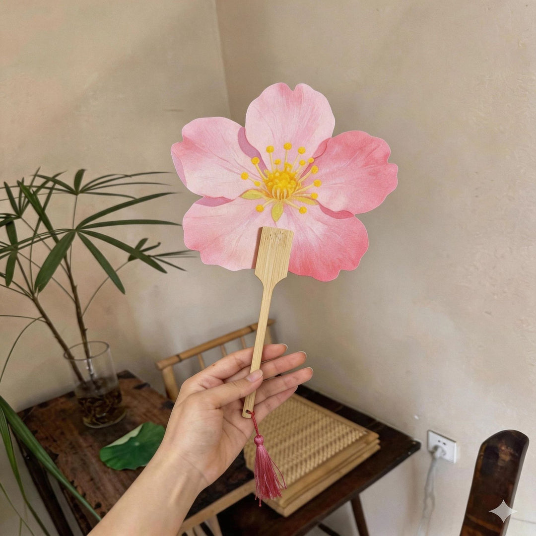 Hand fan with floral motifs Stornfield