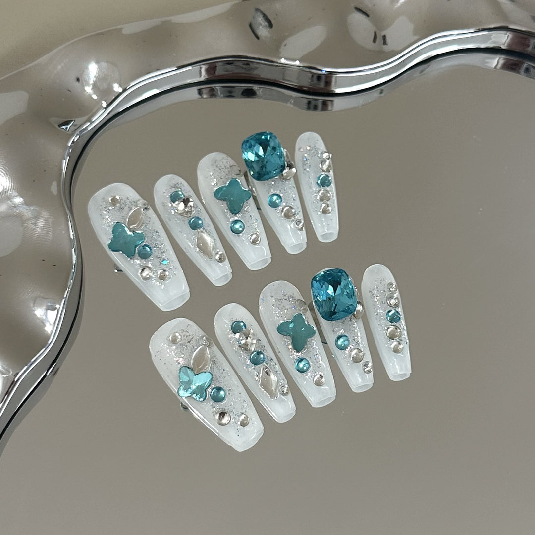 Elegant Decorative Press-On Nail Art Set