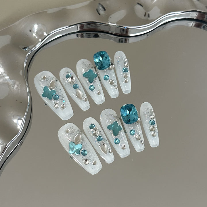 Elegant Decorative Press-On Nail Art Set