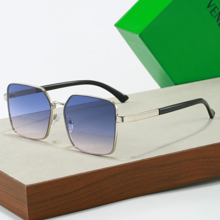 Women's fashionable sunglasses in square design with gradient lenses Stornfield