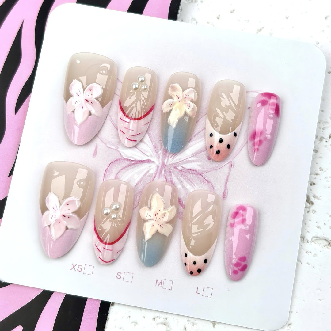 Artistic Floral Nail Design Press-On Set