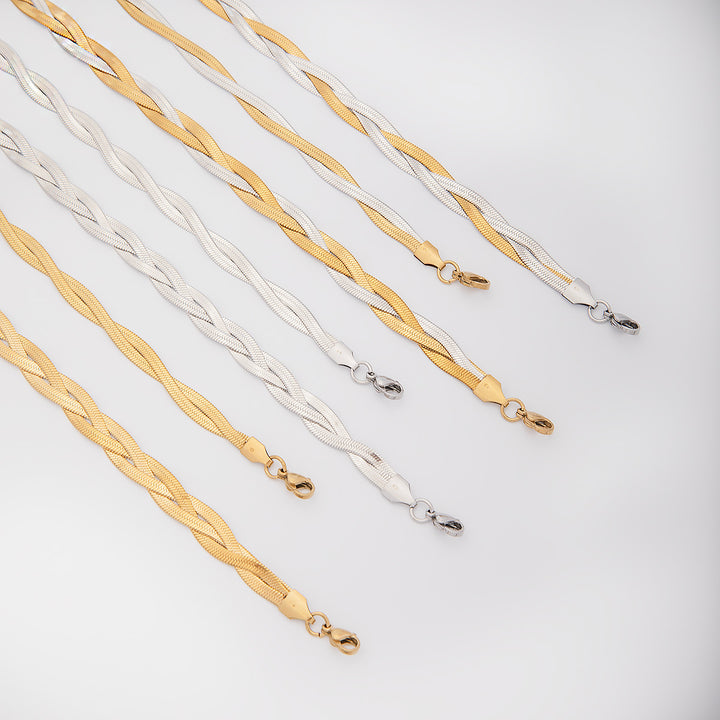 Elegant Textured Wire Bracelet Stornfield
