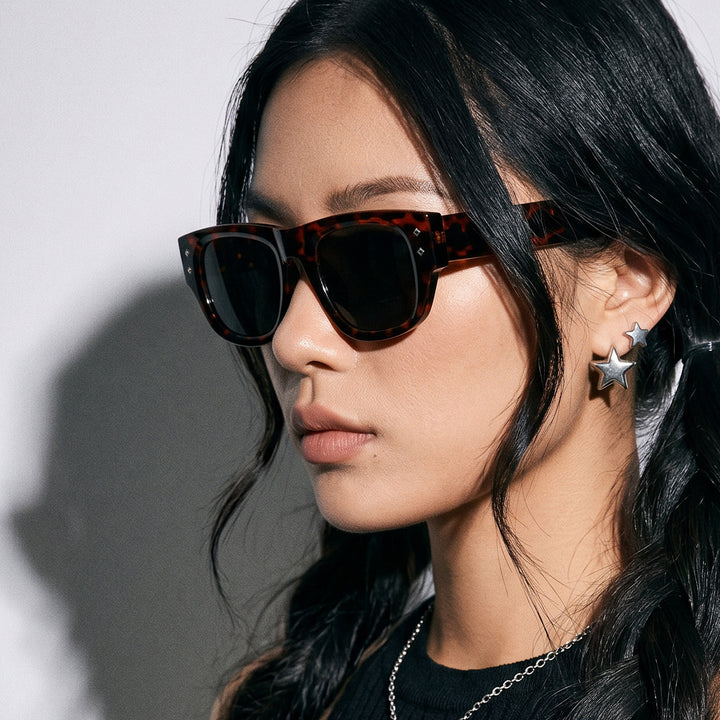 Women's fashionable sunglasses in trendy rectangle design Stornfield