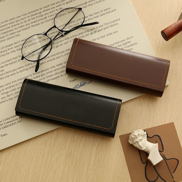 Elegant glasses case made of premium leather Stornfield