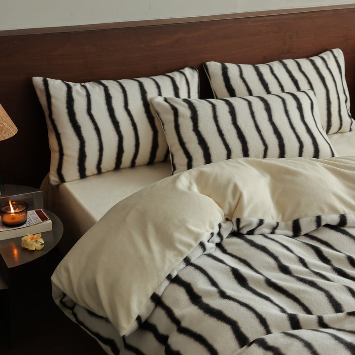 Plush Checkered Fleece Duvet Cover Set with Reversible Microfiber Lining