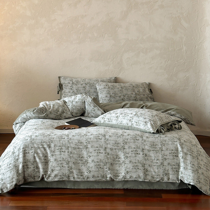 Luxurious bedding set made of cotton satin with floral vintage pattern