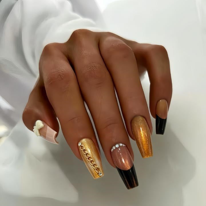 Glamorous artificial nails with glitter design Stornfield